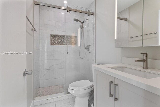 Building Photo - 608 1st Key Dr