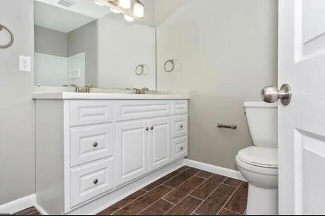 Building Photo - 5803 Oleander Plz