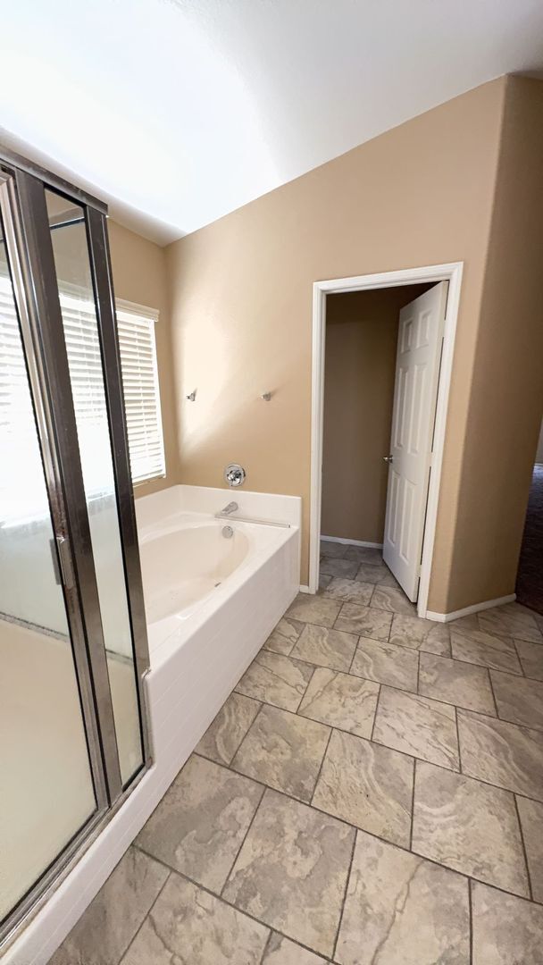 Building Photo - 21247 Chardonnay Dr