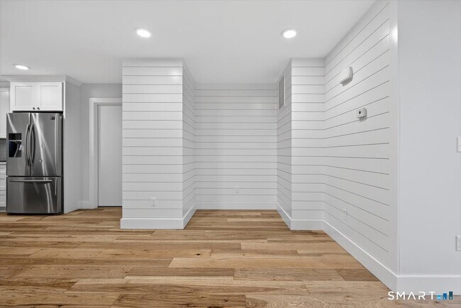 Building Photo - 32 1/2 Village Rd