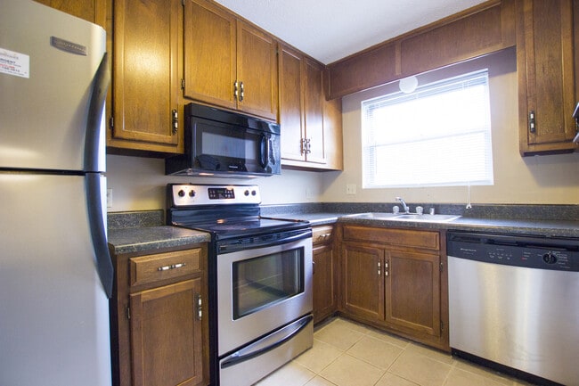 Building Photo - Two bedroom condo