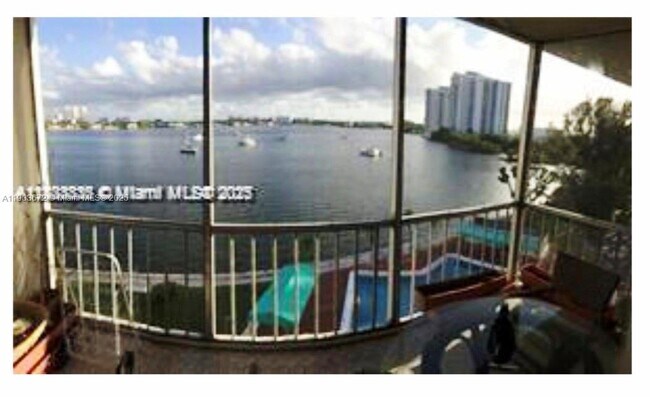 Building Photo - 2910 Point E Dr