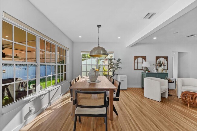 Building Photo - 6331 SW 18th St