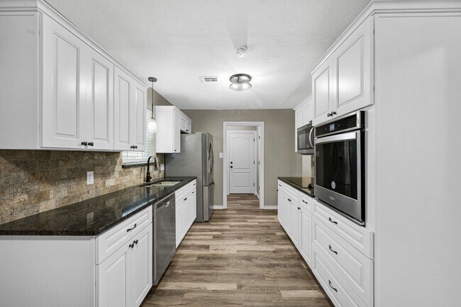 Building Photo - Remodeled