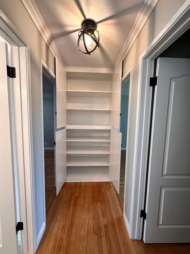 Building Photo - Beautiful 3BR/2BA Home with Large Backyard & Prime Location