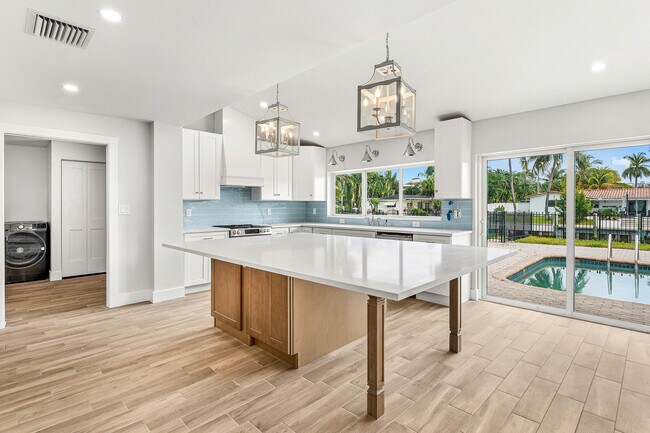 Building Photo - 1254 SW 4th Ct