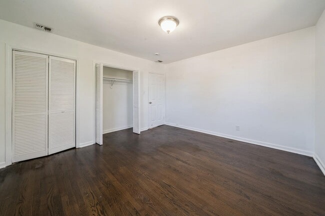 Building Photo - 940 SCHOPMAN Dr