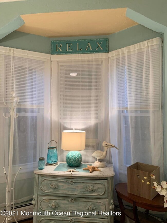 Building Photo - 33 Broadway