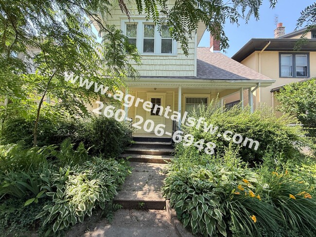 Primary Photo - 919 Rivermet Ave