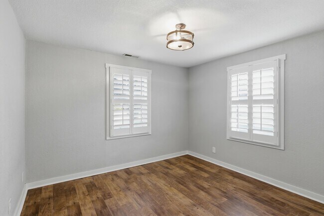 Building Photo - 613 Pearson Springs Rd