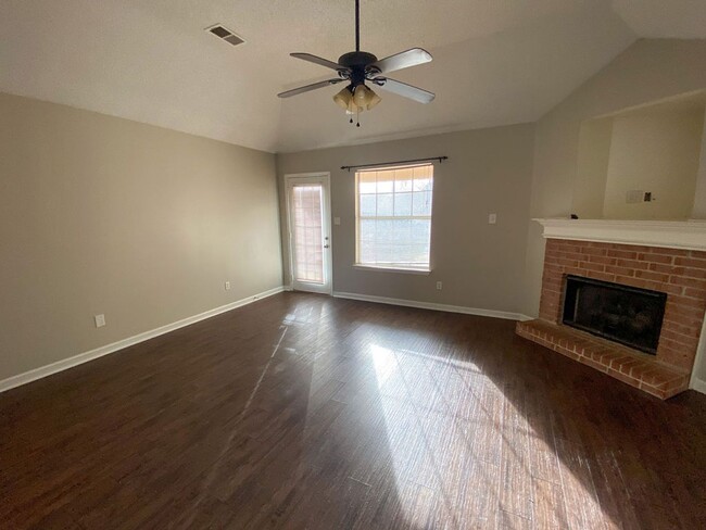 Building Photo - 3 Bed, 2 bath in Cordova