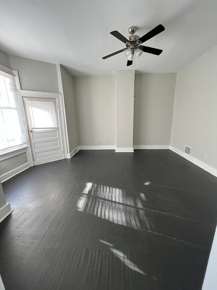 Building Photo - 216-218 Tinkler St