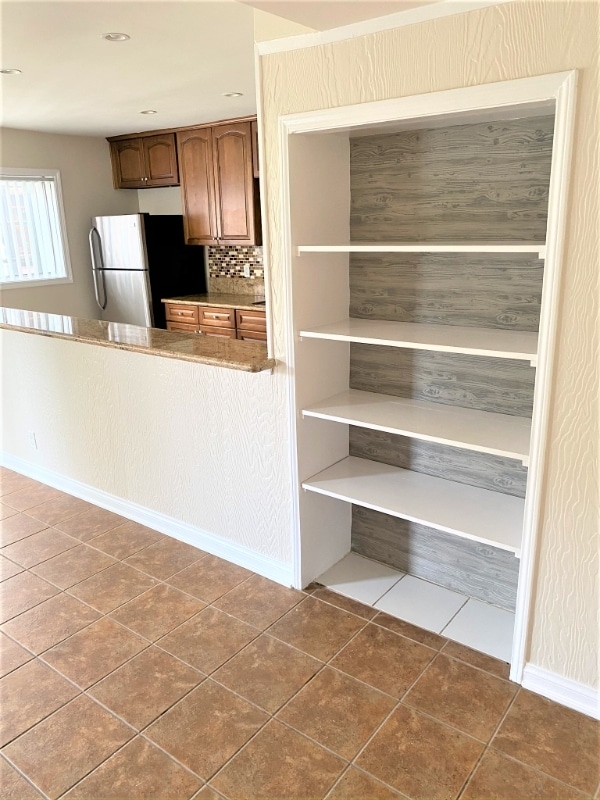 Building Photo - 250 Cliff Dr