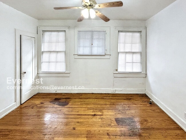 Building Photo - 904 3rd St W