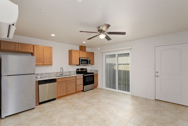 Building Photo - Unfurnished Full Time Apartment