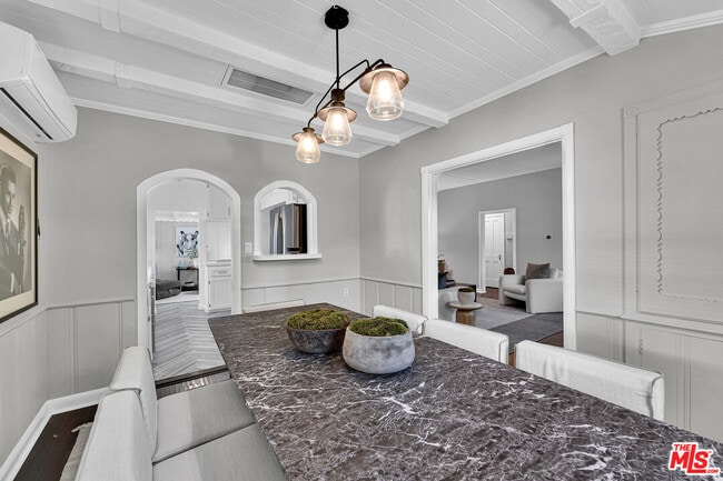 Building Photo - 560 Croft Ave