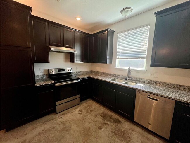 Building Photo - 805 Hallie Cove