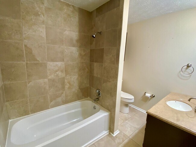 Building Photo - 3925 Halehaven Dr