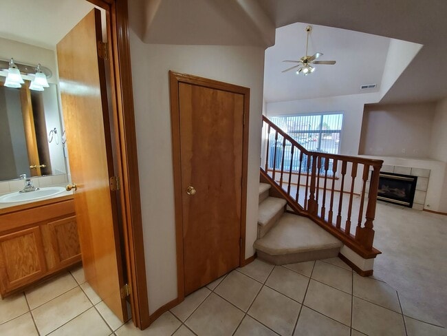 Building Photo - 427 Columbia Point Dr
