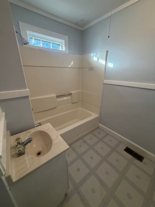 Building Photo - 1621-1623 Prospect Ave