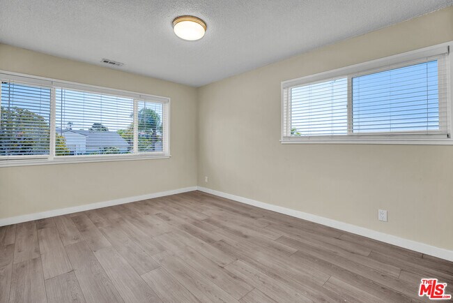 Building Photo - 5137 Reynier Ave
