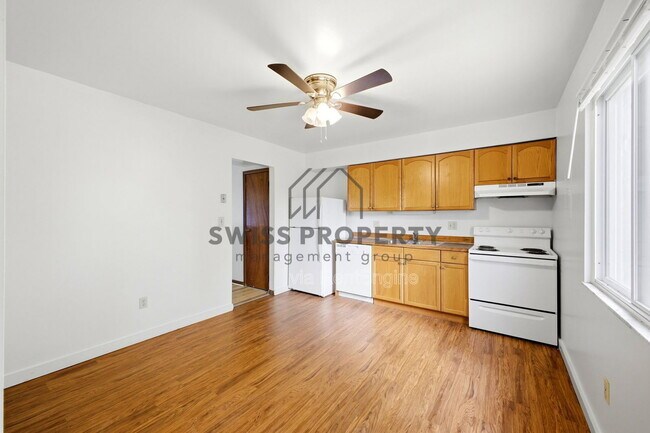 Building Photo - 1579 Briarwood Ave