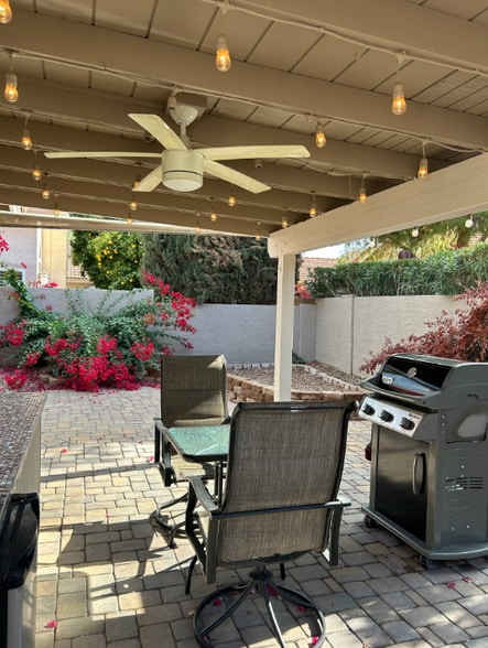 Building Photo - 8845 E Sunnyside Dr