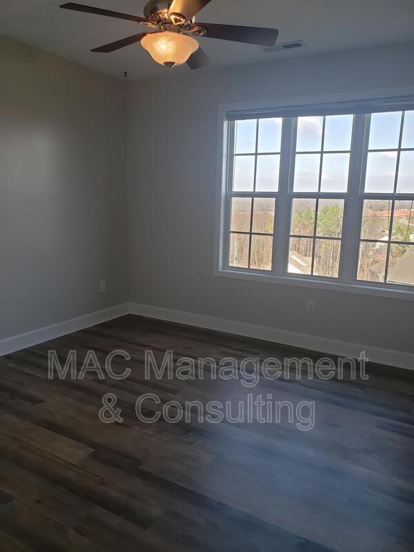 Building Photo - 1028 Nottingham Dr