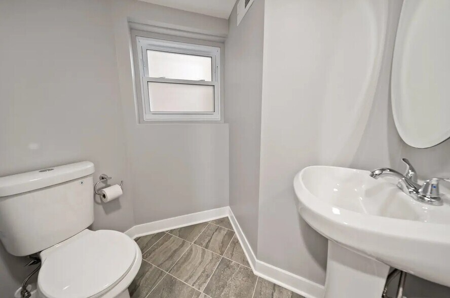 Building Photo - 4825 W George St