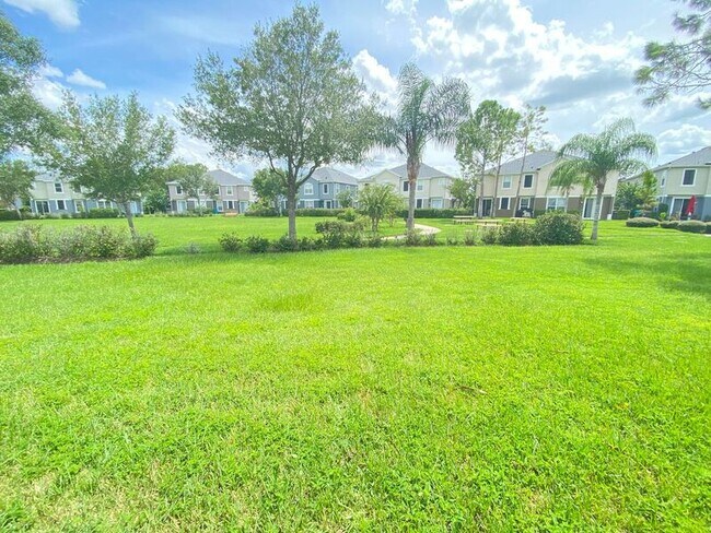 Building Photo - 6610 S Goldenrod Rd