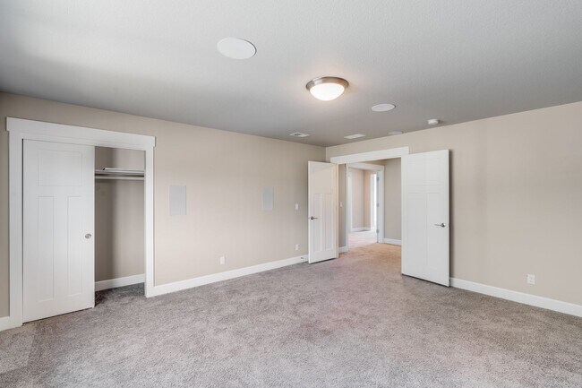 Building Photo - Beautiful 4 Bed, 3 Bath Rental Home in She...
