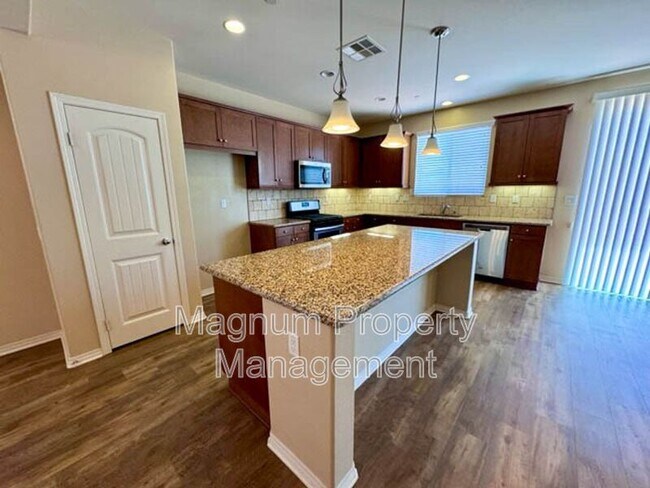 Building Photo - 34726 Yellow Root Ct