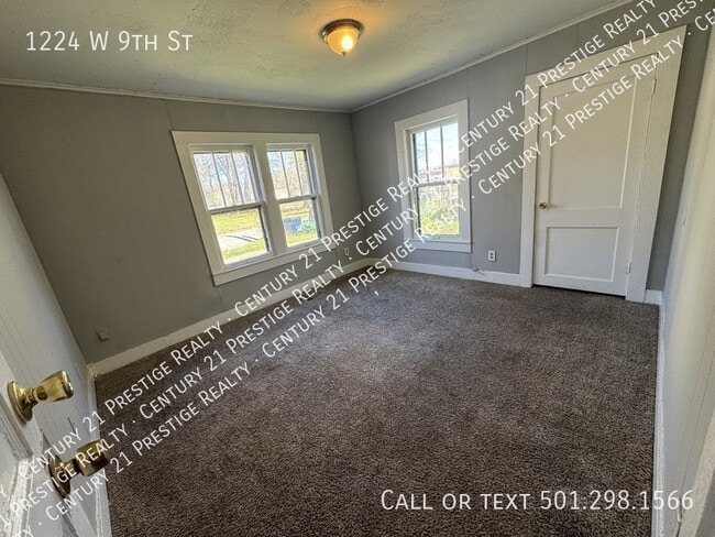 Building Photo - 1224 W 9th St