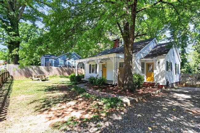 Building Photo - Charming 2BR Home Near Uptown Charlotte