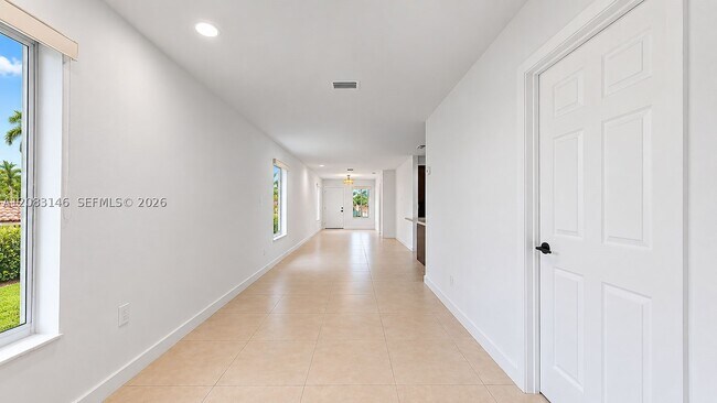 Building Photo - 3558 SW 26th St