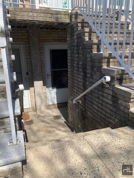 Building Photo - SHARROTTS ROAD