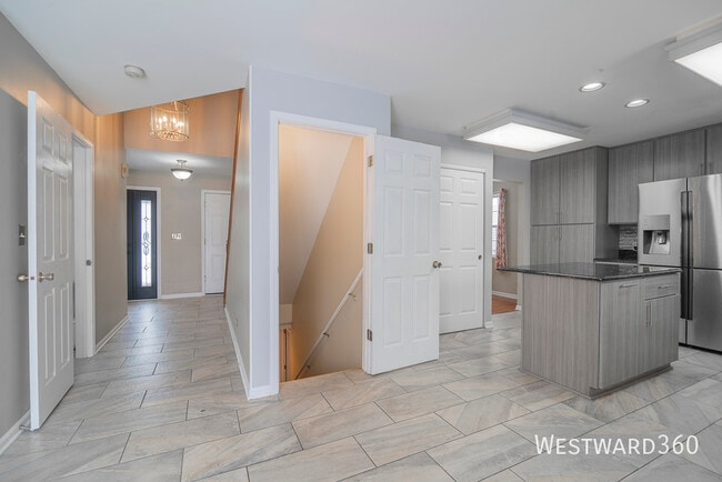 Building Photo - 164 Forestview Ct