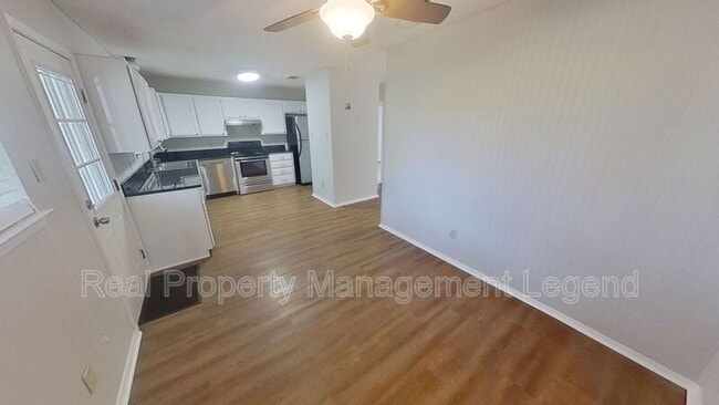 Building Photo - 701 S Valentine Dr