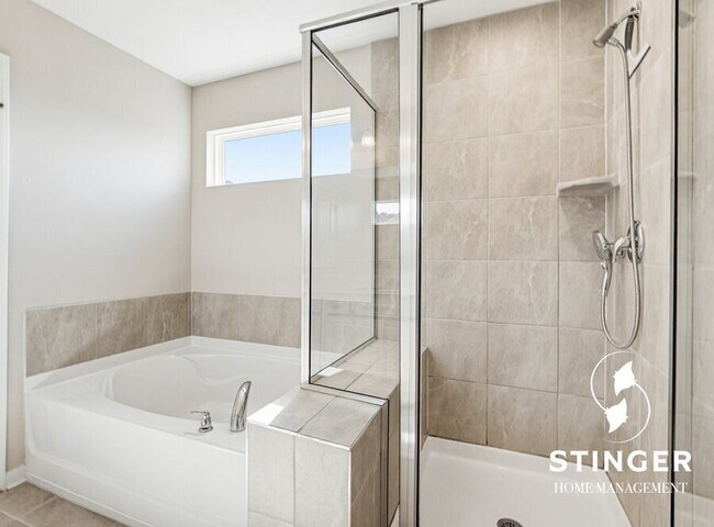 Building Photo - 1214 Danner Dr