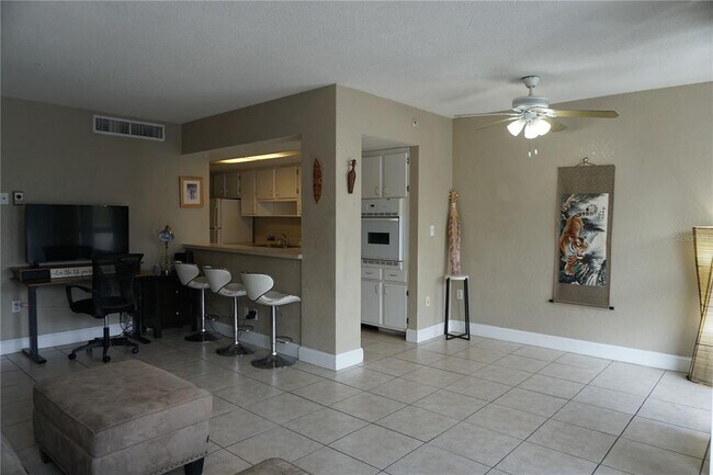 Building Photo - 470 3rd St S