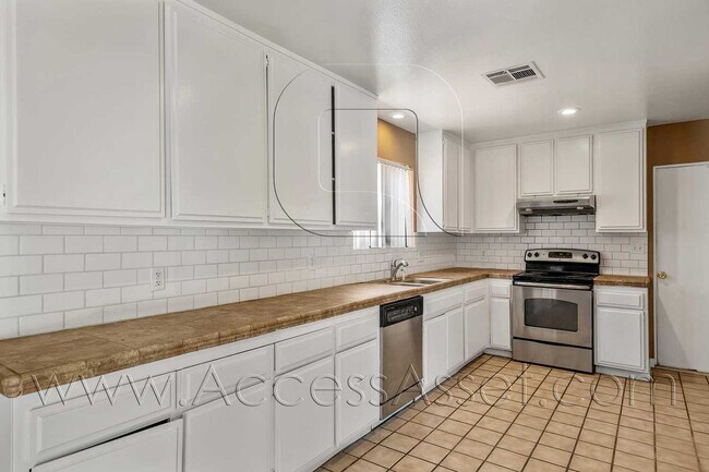 Building Photo - 52585 Avenida Velasco