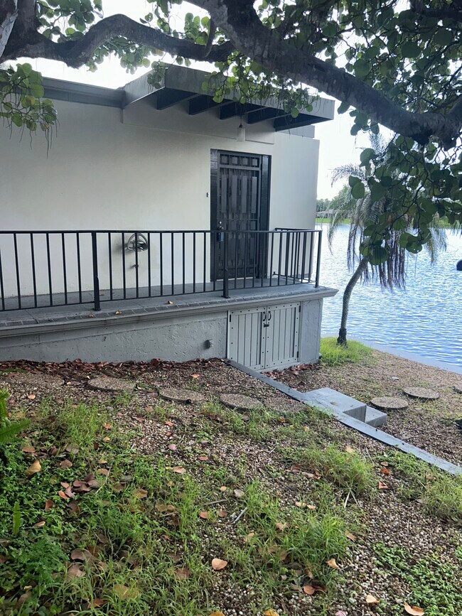 Building Photo - 6614 Miami Lakes Dr