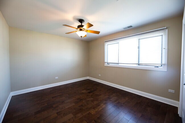 Building Photo - 8444 Dunmore Dr