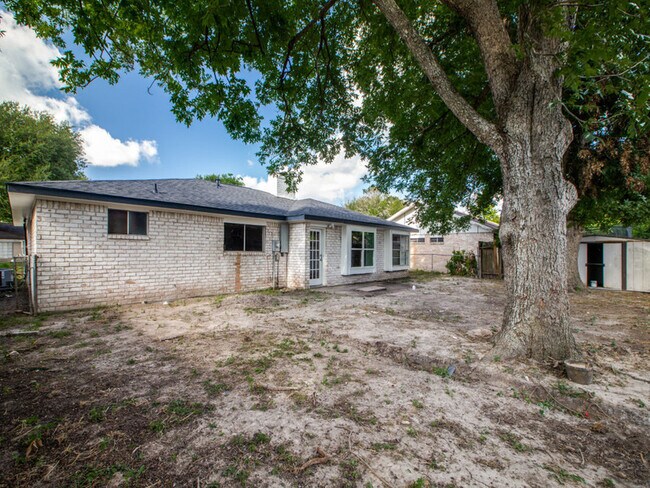 Building Photo - 287 Eldon St