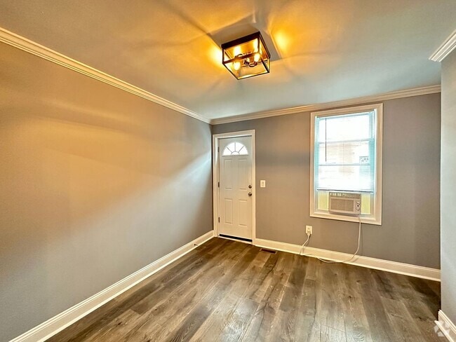 Building Photo - 5214N Lakeview Ave