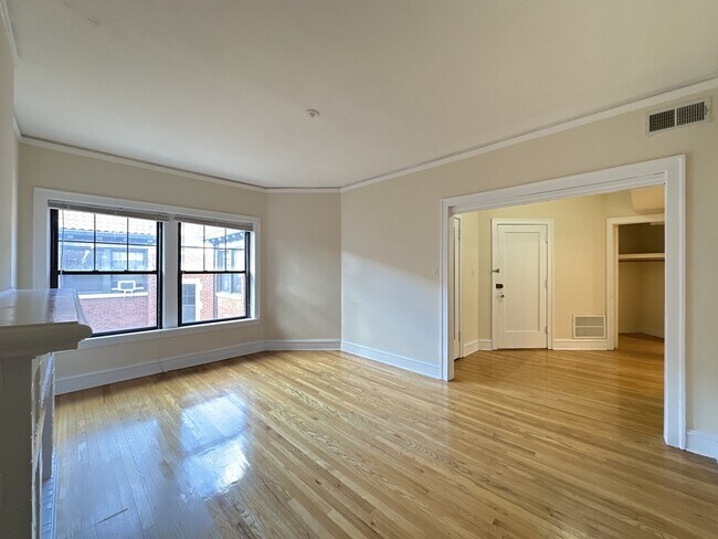 Building Photo - 1312 Oak Ave