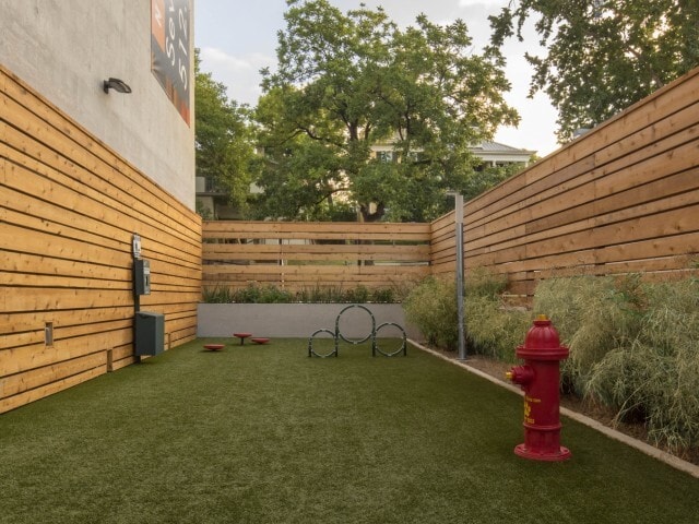 Building Photo - 617 W 7th St