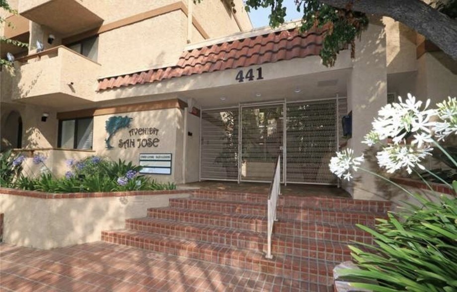 Building Photo - 441 E San Jose Ave