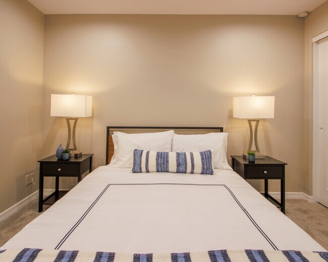 Building Photo - 4027 E Cathedral Rock Dr