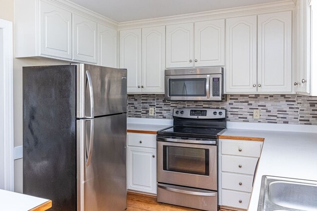 Building Photo - MUST SEE 3 BR | 2 BA w/ Finished Bonus Roo...